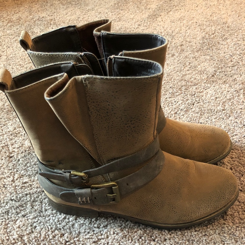 Ladies Short Brown Boots